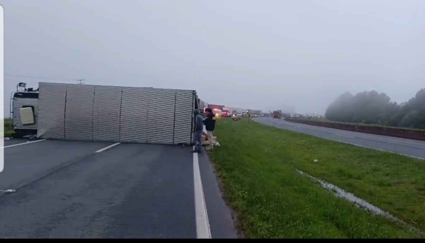 VÍDEO: Carro na contramão da BR-376/PR provoca acidente, em Ponta Grossa