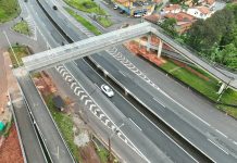 Travessia é restabelecida na Fernão Dias, em Vargem (SP), onde caminhão derrubou passarela Travessia é restabelecida na Fernão Dias, em Vargem (SP), onde caminhão derrubou passarela