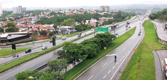 Motoristas devem ficar atentos nas estradas devido às chuvas fortes previstas para o interior de SP