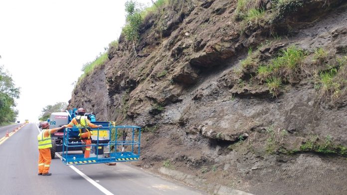 Serviços de estabilização de encostas alteram tráfego nas rodovias PR-239, PR-092 e BR-277/PR