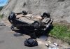 Mulher morre após ser arremessada de carro em capotamento na SP-333, em Echaporã Mulher morre após ser arremessada de carro em capotamento na SP-333, em Echaporã