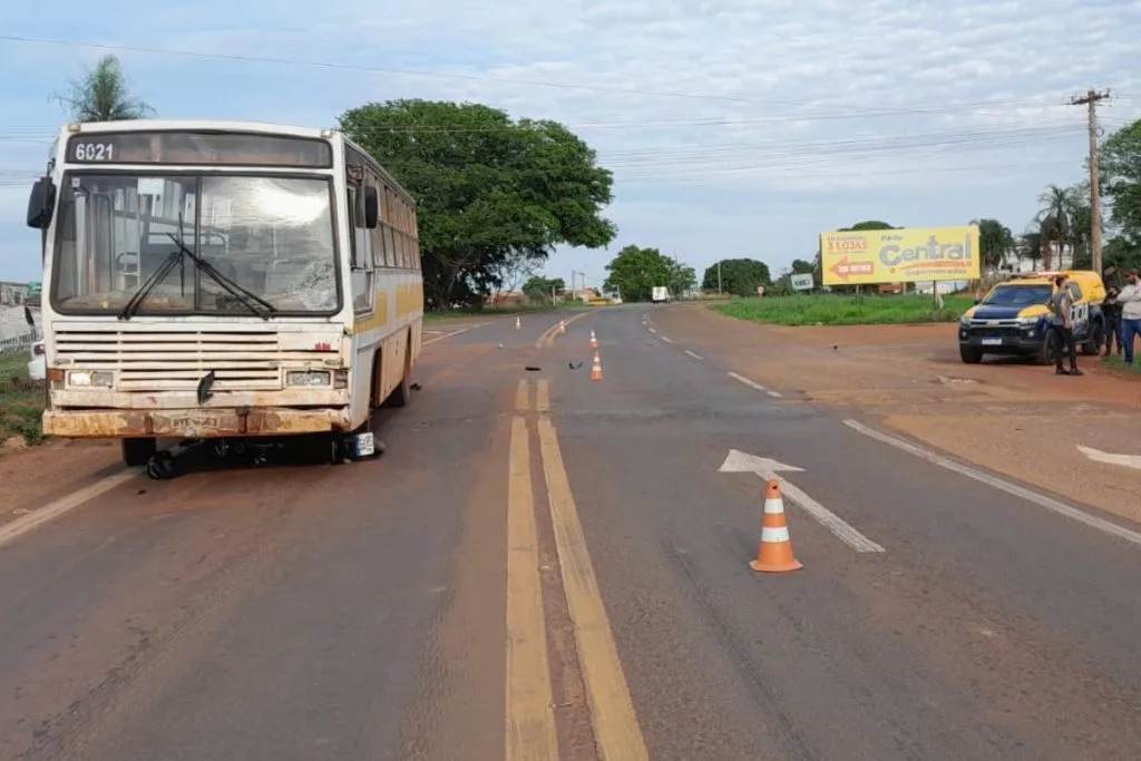 Garupa morre em acidente entre moto e ônibus na MS-497, em Paranaíba