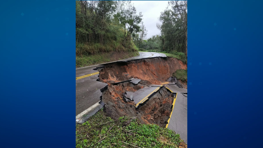 Image for ATENÇÃO, MOTORISTAS! Tráfego na BR-476/PR exige cuidado redobrado em razão das chuvas