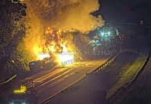 Carreta choca em carreta-tanque no acostamento do Rodoanel e interdita a via, em SP Carreta choca em carreta-tanque no acostamento do Rodoanel e interdita a via, em SP