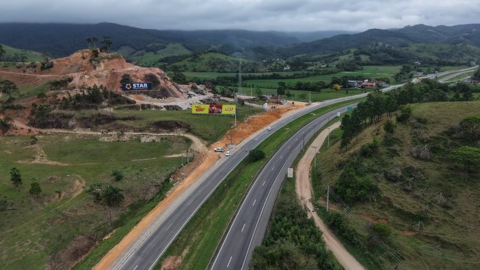 Obras de duplicação da BR-386/RS interditam temporariamente a via, em Mormaço, nesta terça (27)
