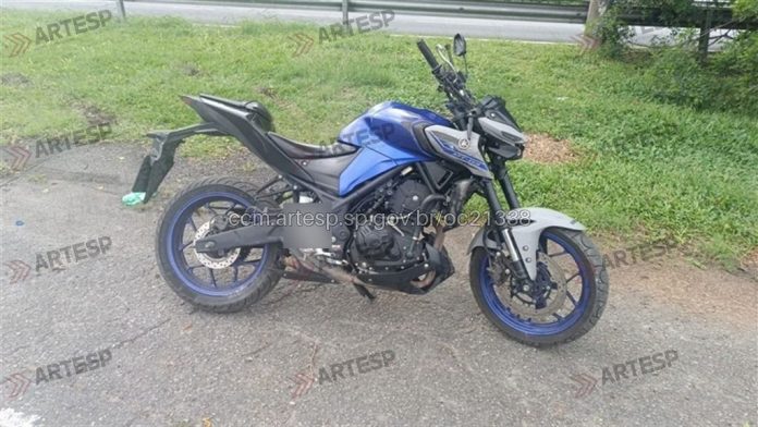 Garupa morre e motoqueiro fica gravemente ferido na Via Anchieta, em Cubatão (SP)