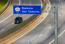 Bloqueio na Tamoios deve continuar em Caraguatatuba (SP), nesta quarta-feira (21)