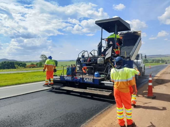 BR-153 já reaproveitou 82 mil toneladas de material na reciclagem de pavimento BR-153 já reaproveitou 82 mil toneladas de material na reciclagem de pavimento