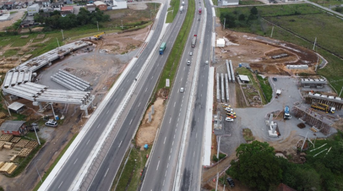 BR-101/SC terá nova etapa de instalação de vigas em viaduto, em Paulo Lopes