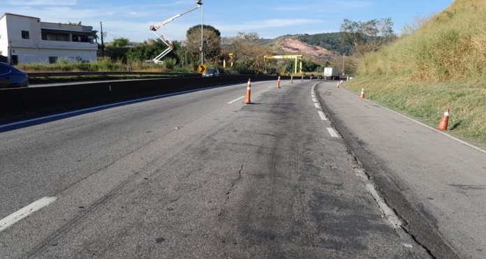 Rio-Santos recebe serviços de recuperação de pavimento em trechos distintos, nesta semana