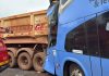 Ônibus da Guanabara bate na traseira de carreta em área de refúgio na BR-040/MG, em Congonhas Ônibus da Guanabara bate na traseira de carreta em área de refúgio na BR-040/MG, em Congonhas